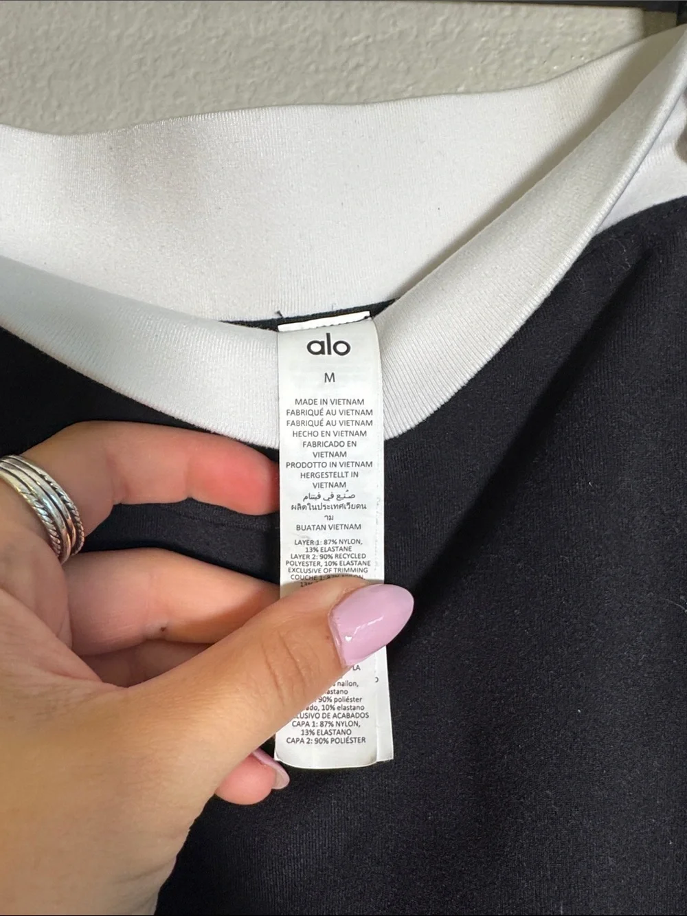 ALO Yoga Airbrush Streamlined Skirt in Black / White - M